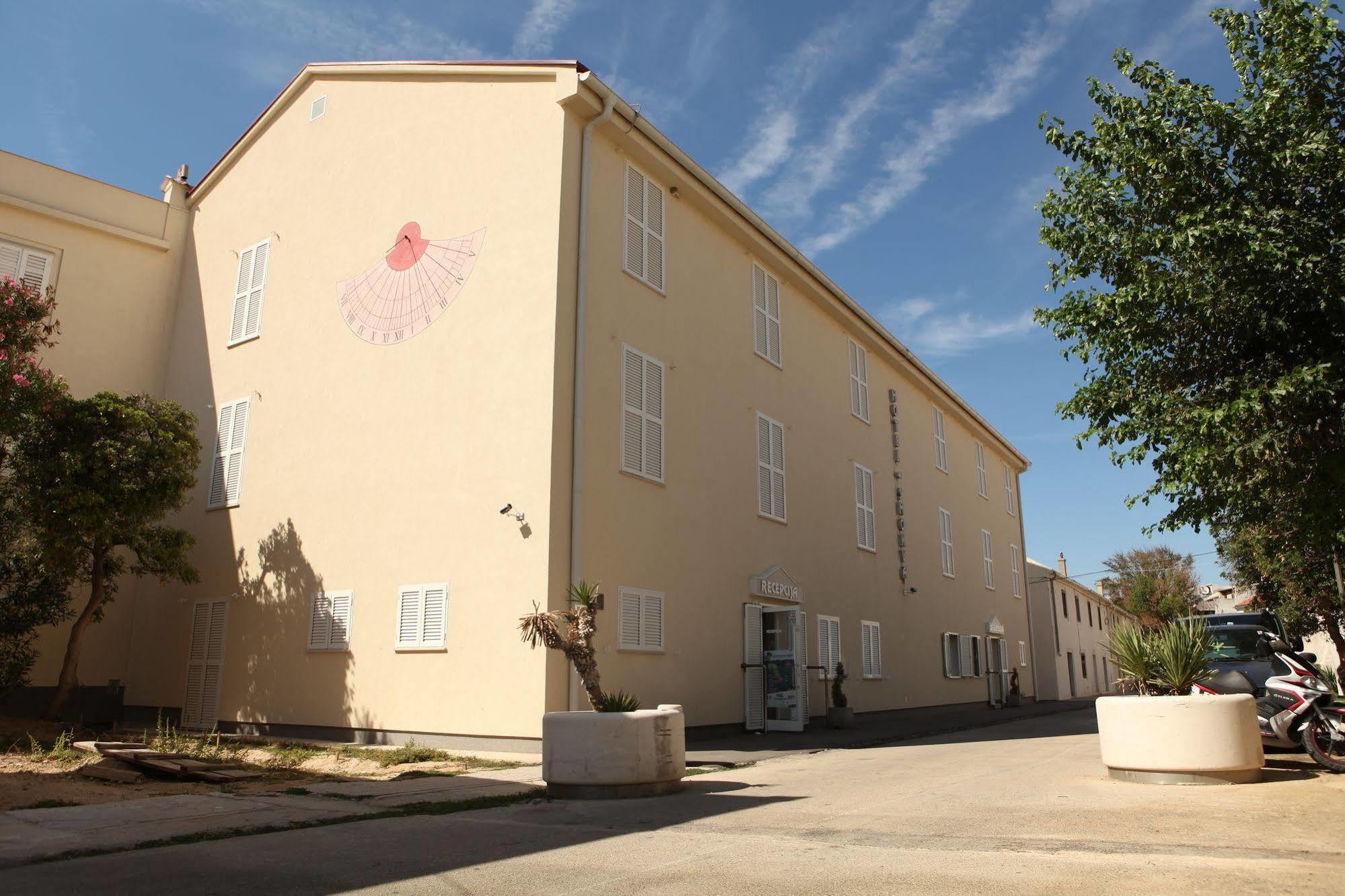 Hotel Smokva Pag Pag Town Exterior foto